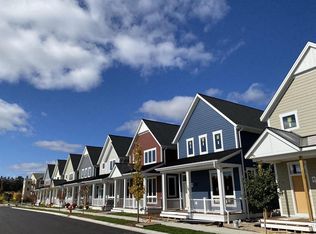 6182 Foxtown Dr, Mequon, WI 53092