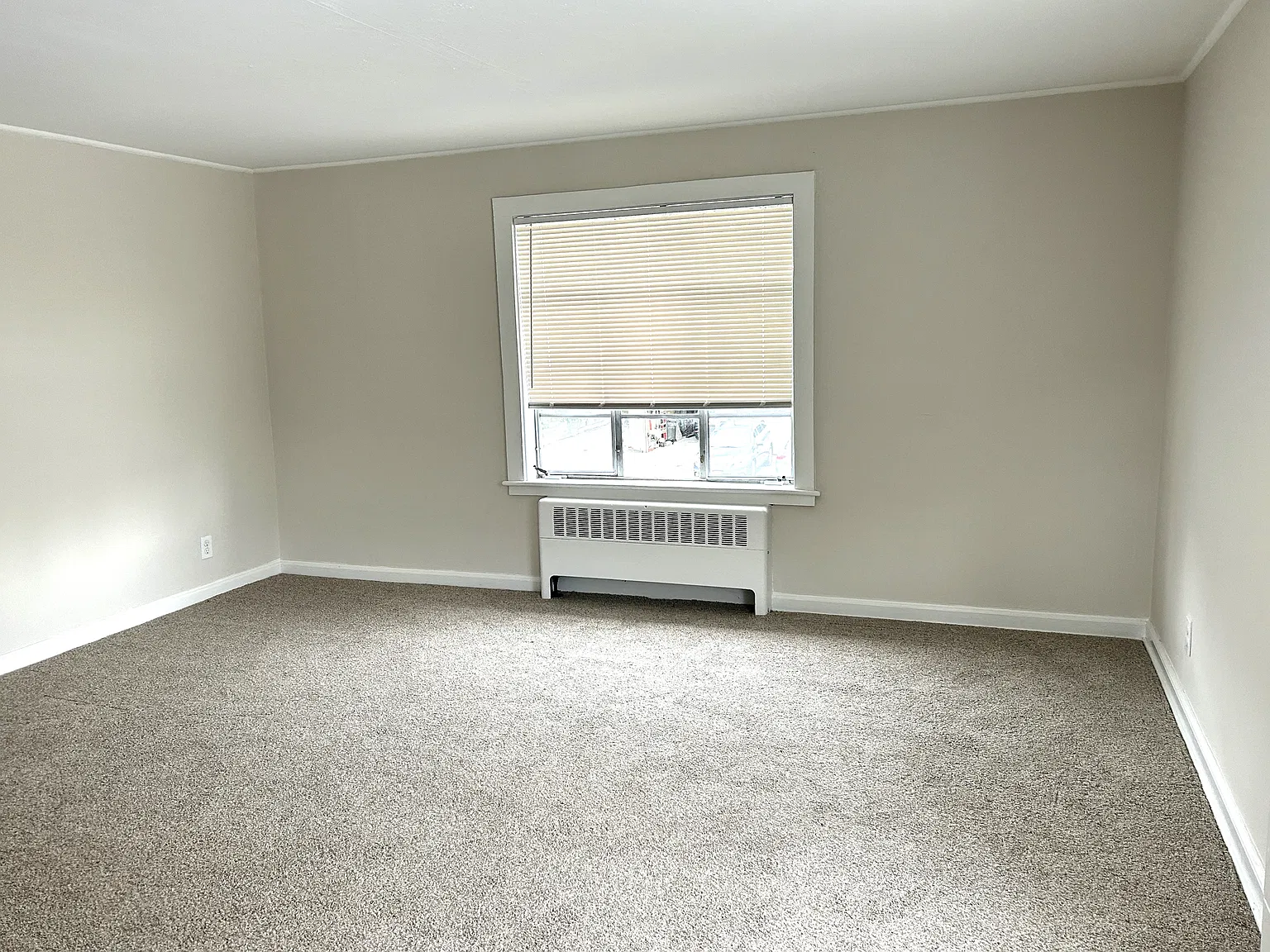 1 bed, 725 sqft, $1,900 — Photo 3