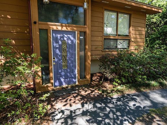 3rd image of 3322 Robinhood Rd