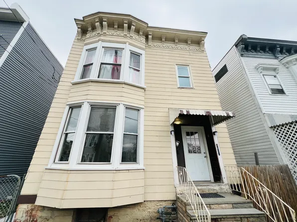 1625 6th Ave #2, Watervliet, NY 12189