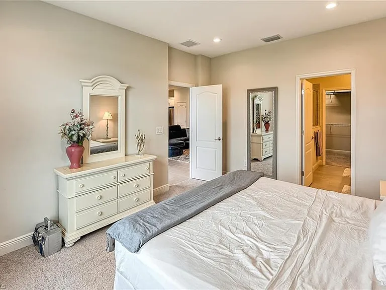 6954 Avalon Cir #707 — Photo 8