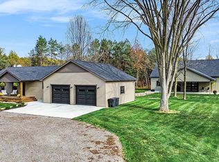 3489 Shoemaker Rd, Almont, MI 48003