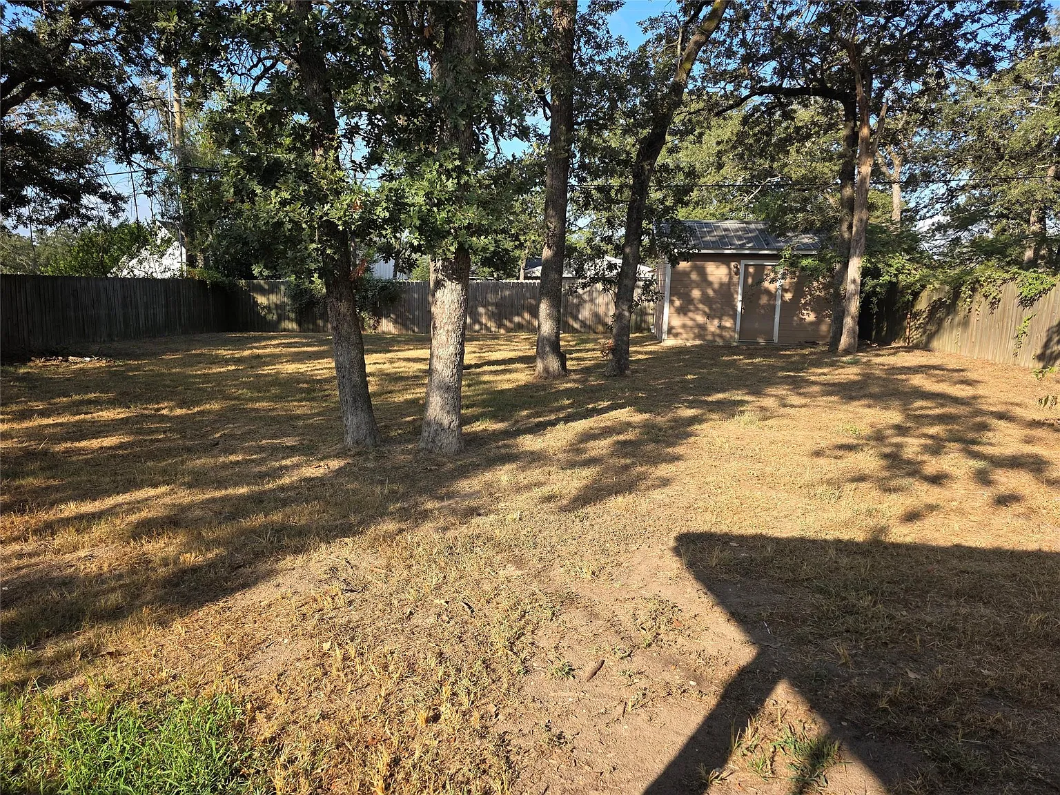 3 bed, 2.0 bath, 1450 sqft, $2,400 — Photo 3