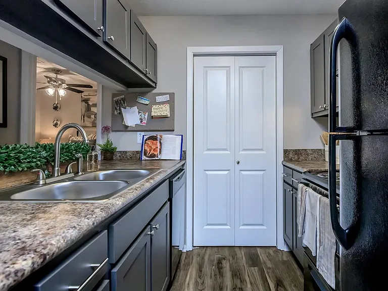 Azure Cove Apartment Homes — Photo 35