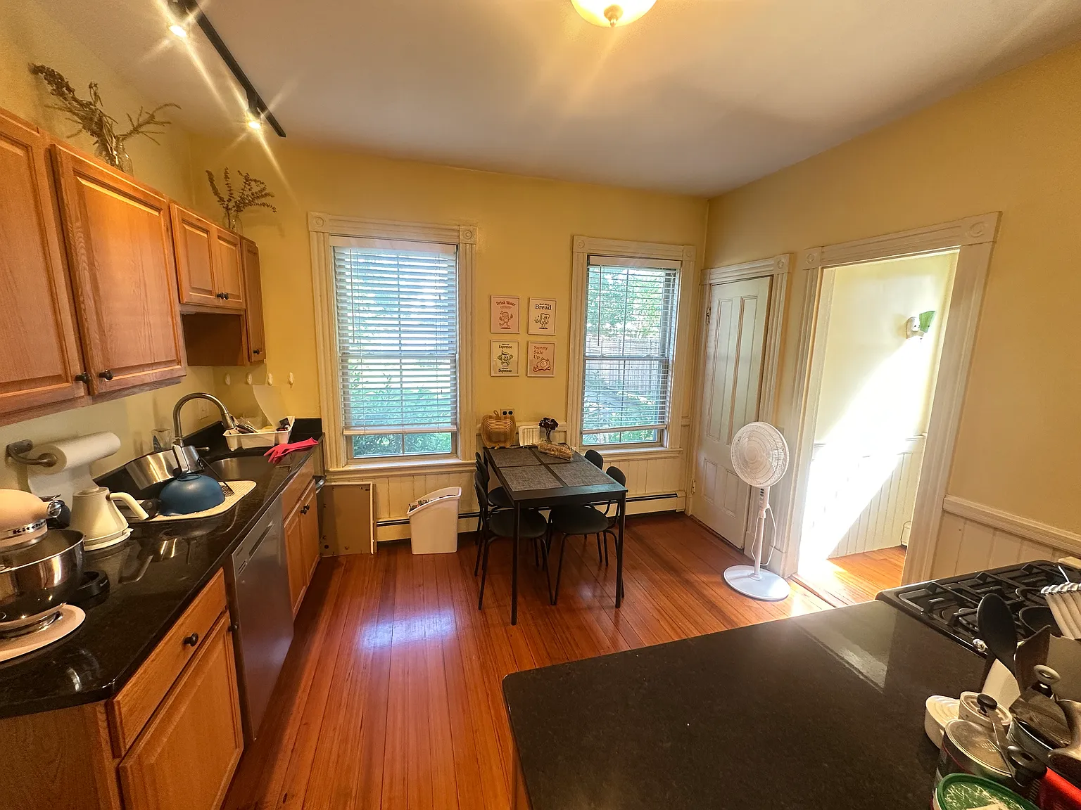 2 bed, 1.0 bath, 1200 sqft, $3,700 — Photo 3