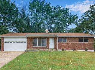 8 Forest Knoll Dr, Fenton, MO 63026