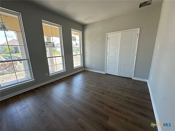 3rd image of 941 James Parker Cir