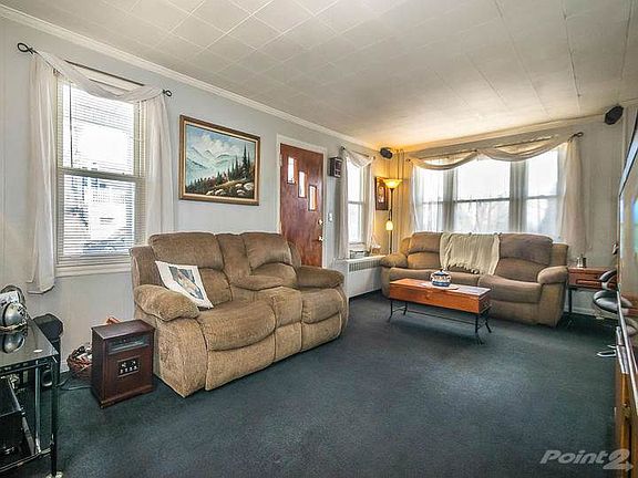 118 E High St Nazareth PA-MLS_Size-004-Living Room-720x540-72dpi