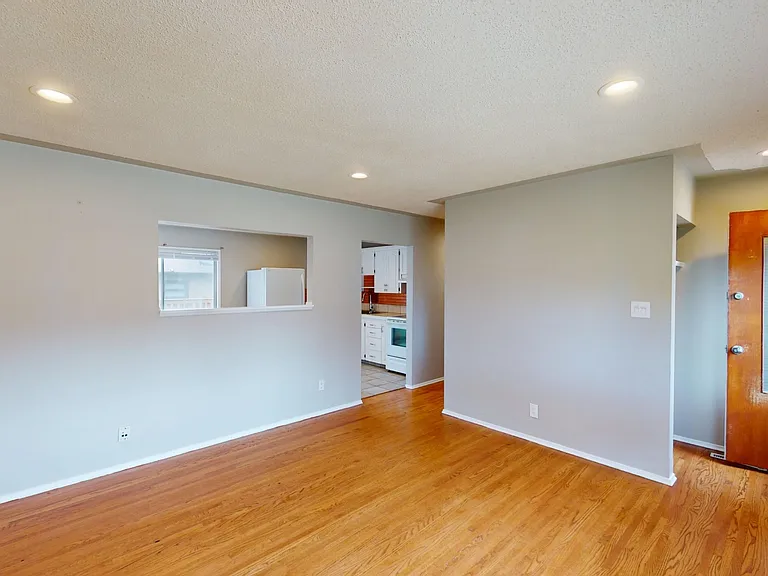 2528 Southwood Dr SE — Photo 4