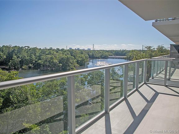 2nd image of 16385 Biscayne Blvd Unit 416