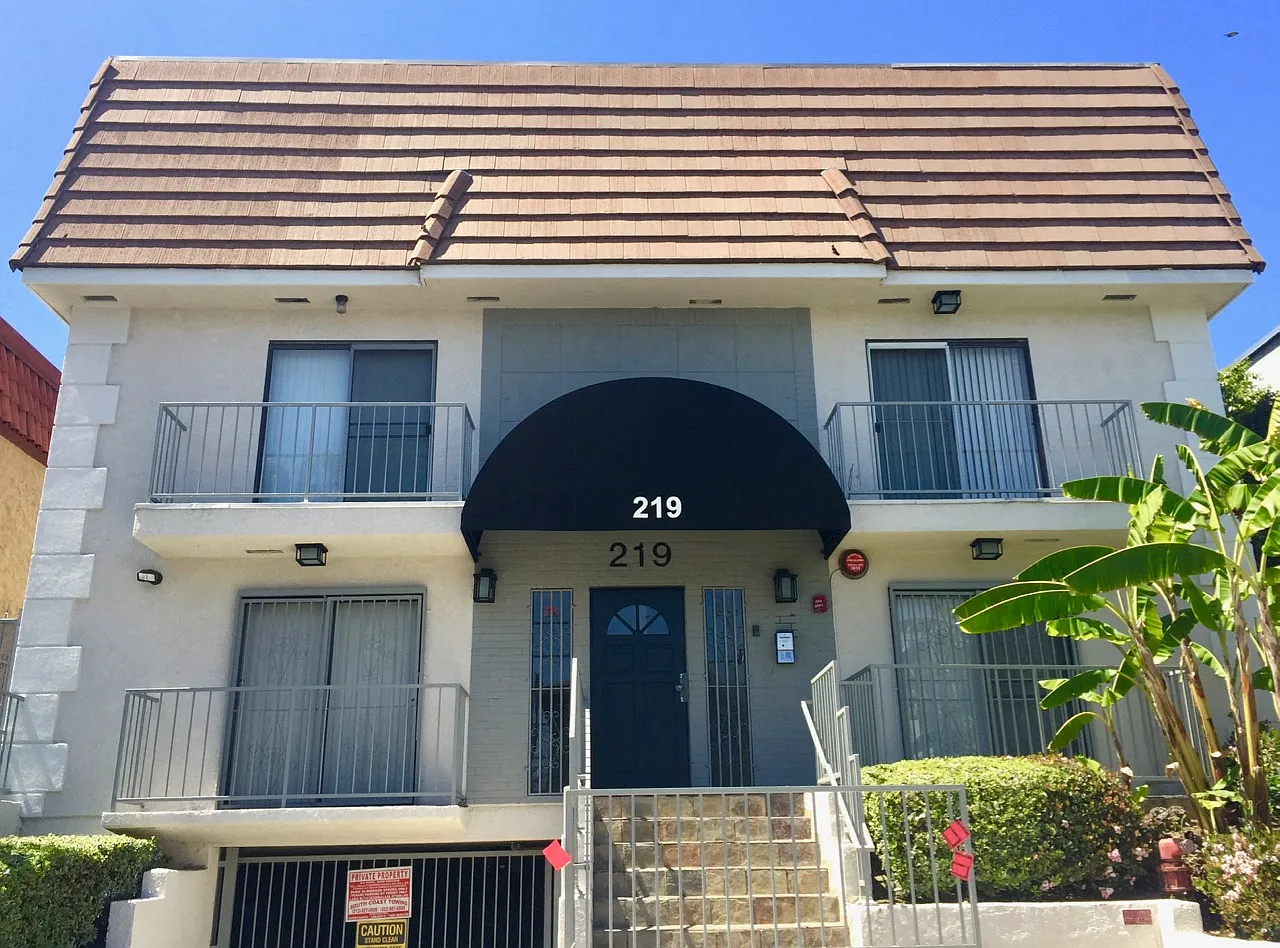 219 South Mariposa Avenue Apartments — Photo 2