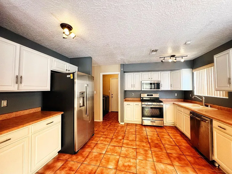 6612 Piedra Quemada Rd NW — Photo 10