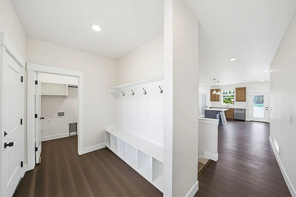 6 bed, 2810 sqft, $2,950 — Photo 3