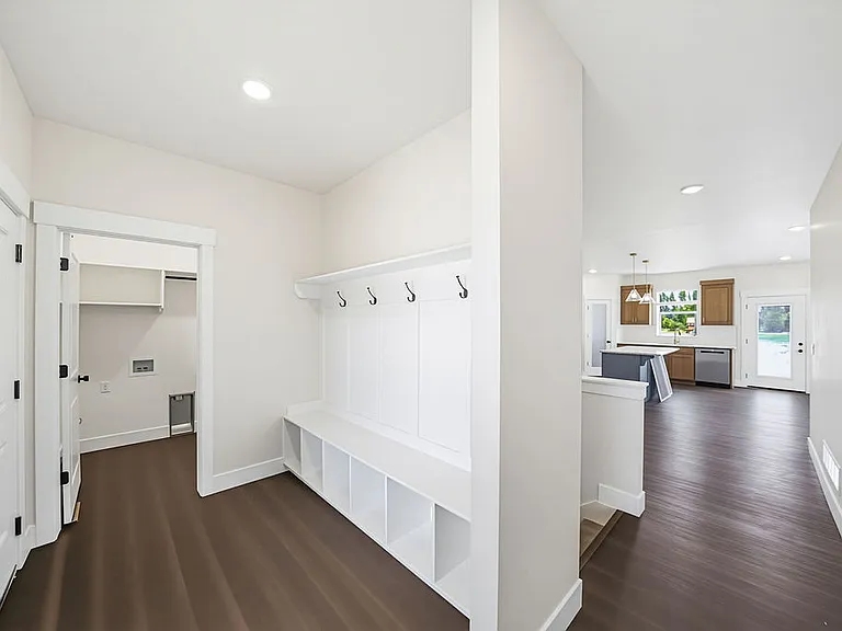 445 E River Ln — Photo 3