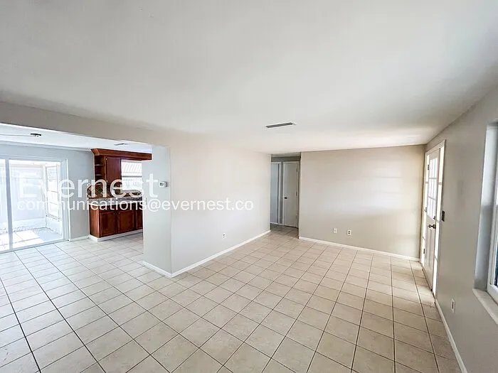 2412 Arcadia Rd — Photo 5