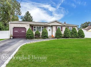 202 Cedarwood St, Islip Terrace, NY 11752