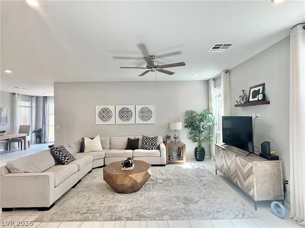 4 bed, 3.0 bath, 2533 sqft, $3,500 — Photo 2