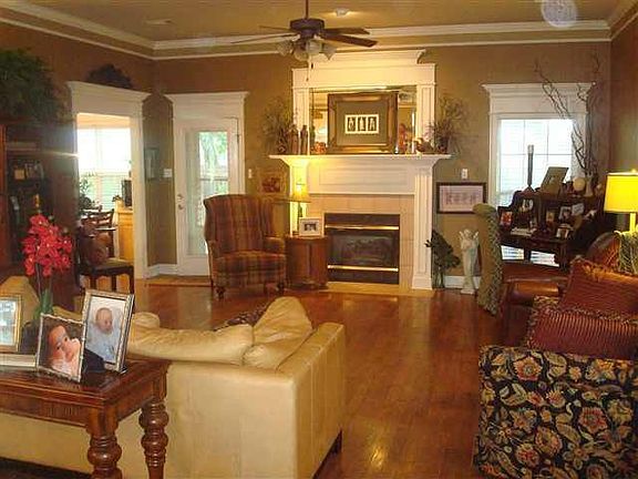 4th image of 2300 Brittany Ln