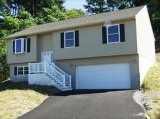 353 Dogwood Ln, Womelsdorf, PA 19567