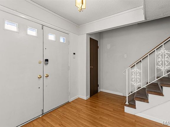 3rd image of 13430 Manorlac Dr