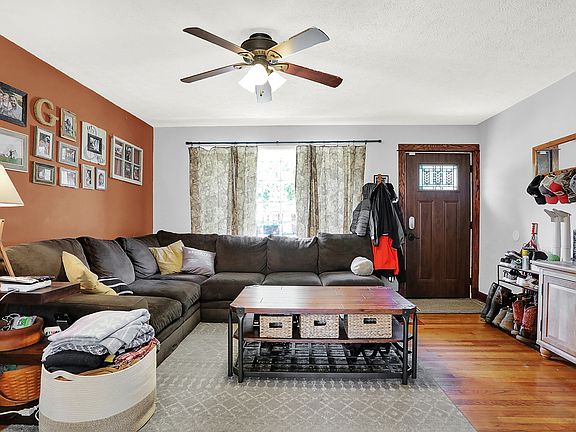 3rd image of 1706 Desoto Ln