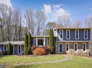 210 E Creek Cir, Roswell, GA