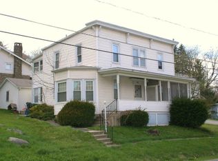 302 Wangum Ave, Hawley, PA 18428