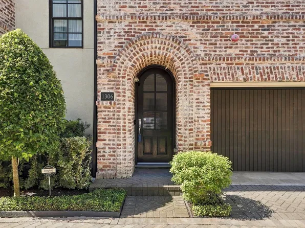 1306 Castle Ct, Houston, TX 77006