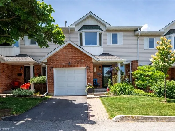 20 Meadowlands Blvd #14, Hamilton, ON L9K 1J5