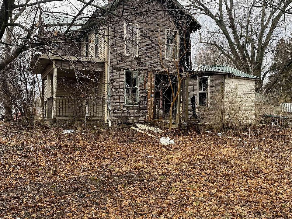 2nd image of 2547 E Eldridge St