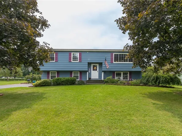 8194 Grist Mill Dr, Lyons, NY 14489