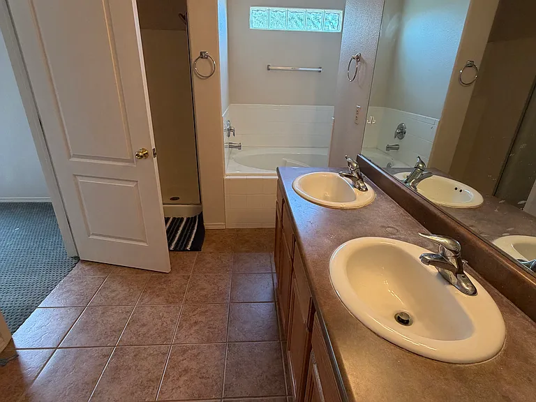 9228 Bluewood Ln NE — Photo 3