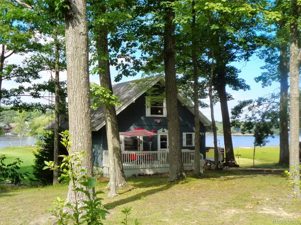 7894 Lakeside Blvd, Hale, MI 48739