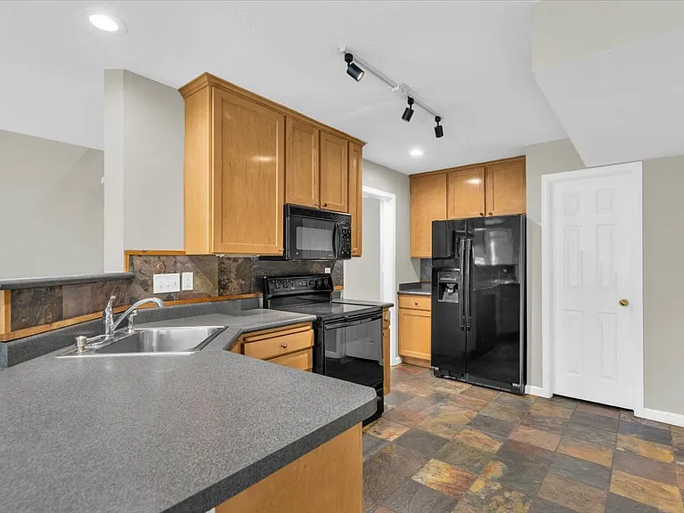 691 E Union Pines Ct — Photo 4