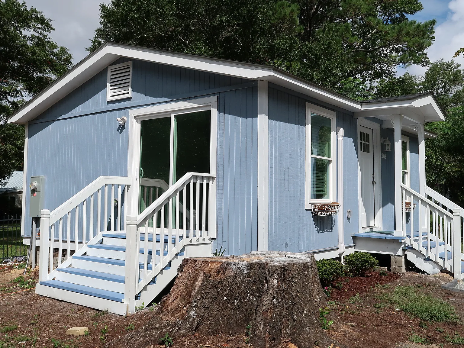 203 Clarendon Ave — Photo 3