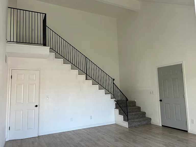 837 Lightwood Ct — Photo 3
