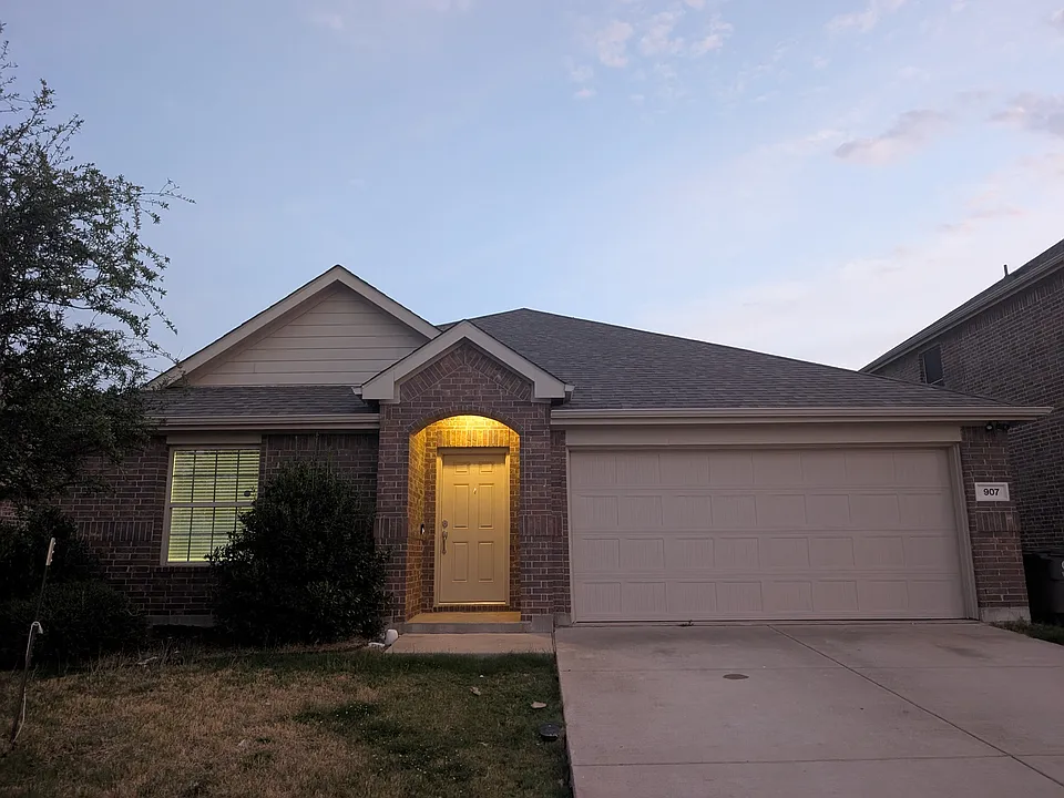 907 Rosewood St