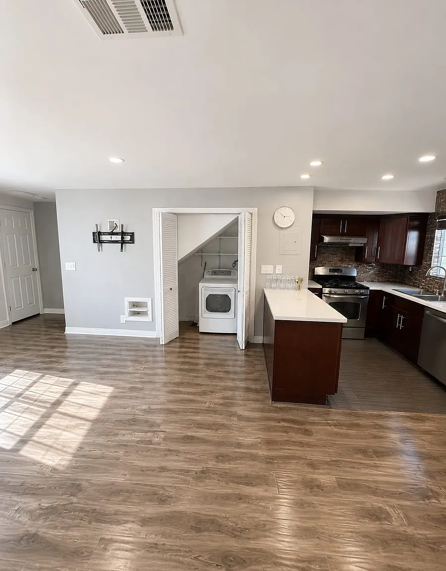 2 bed, 880 sqft, $3,000 — Photo 3