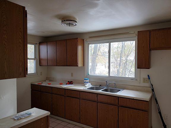 3rd image of 974 Ramona Ave