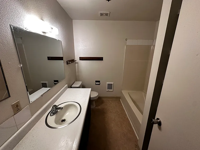 4300 Gray St — Photo 10