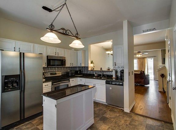 5th image of 302 Chinquapin Dr