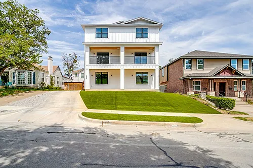 2811 Forest Park Blvd Photo 1