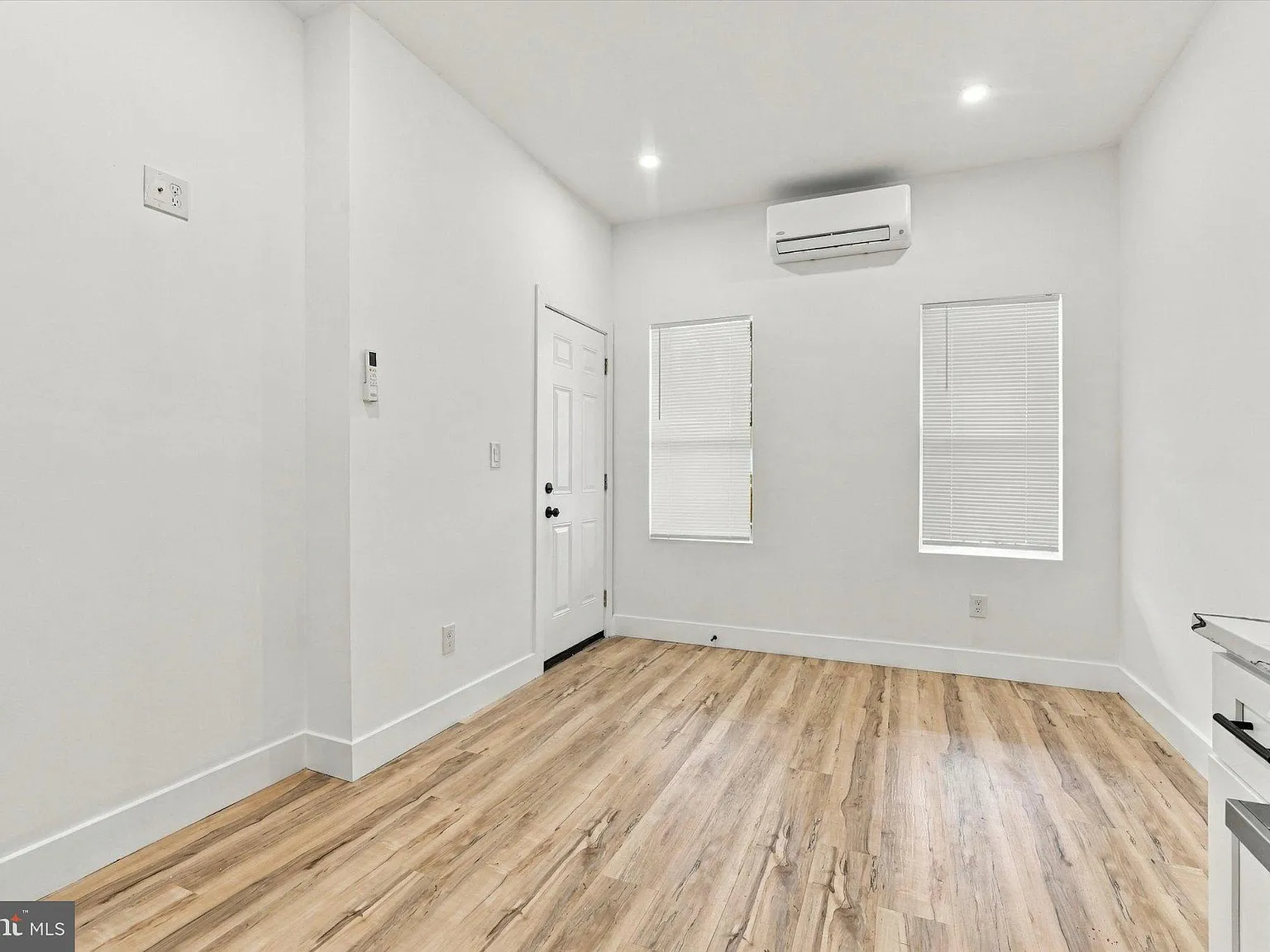 2 bed, 1.0 bath, 600 sqft, $1,600 — Photo 2