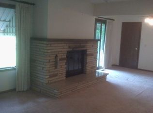 418 S Walnut St, Monticello, IA 52310