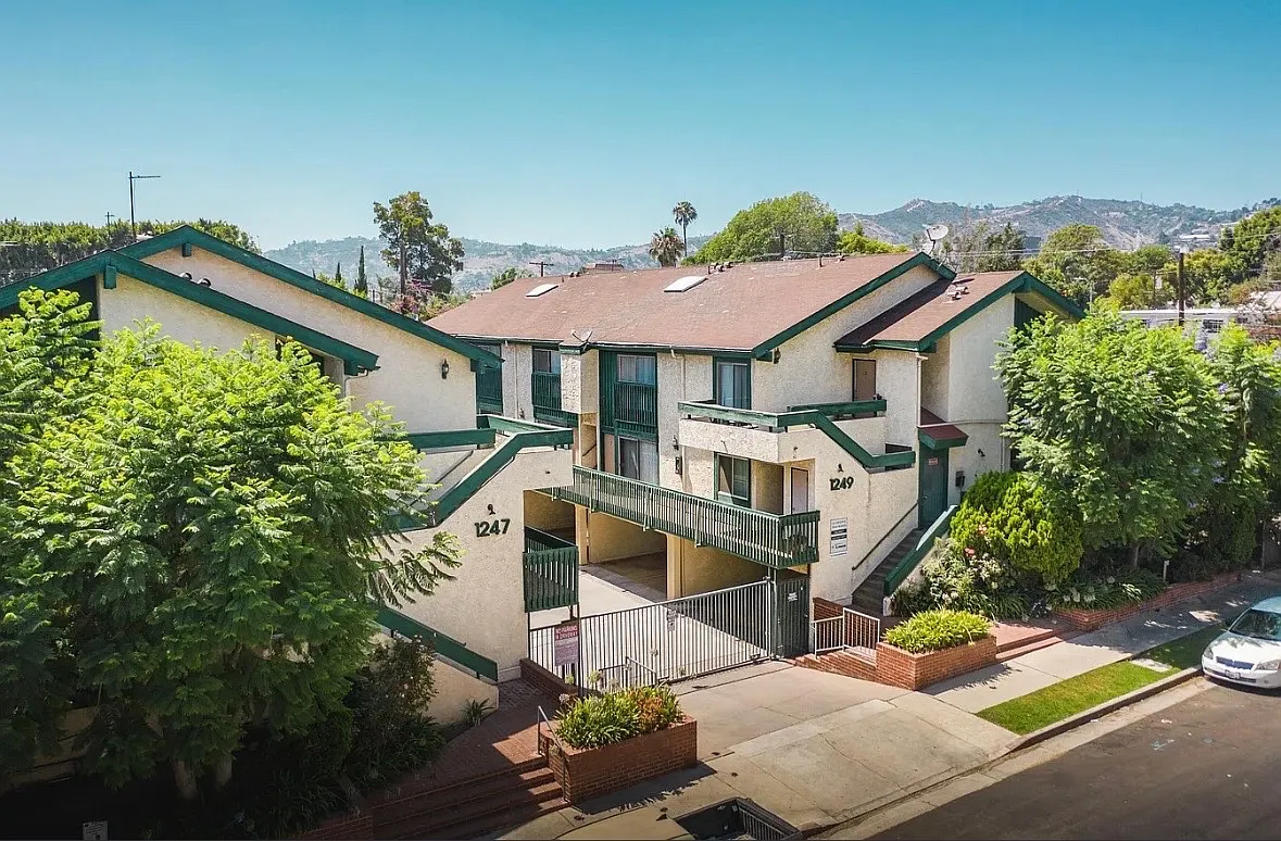 1247 N June St — Photo 3