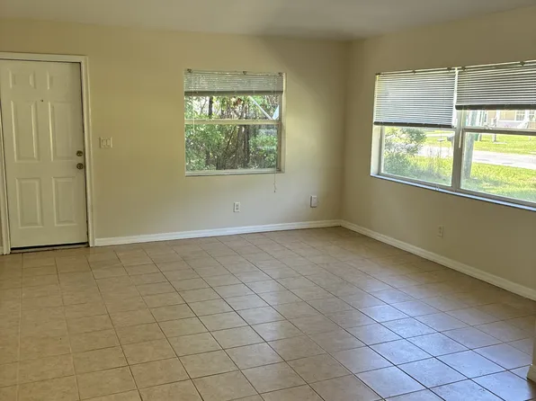 6079 E Quitman St, Bay St Louis, MS 39520