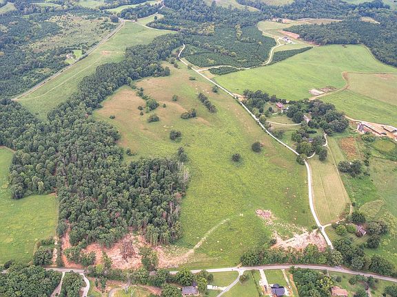 5th image of 12 Blue Ridge Dr
