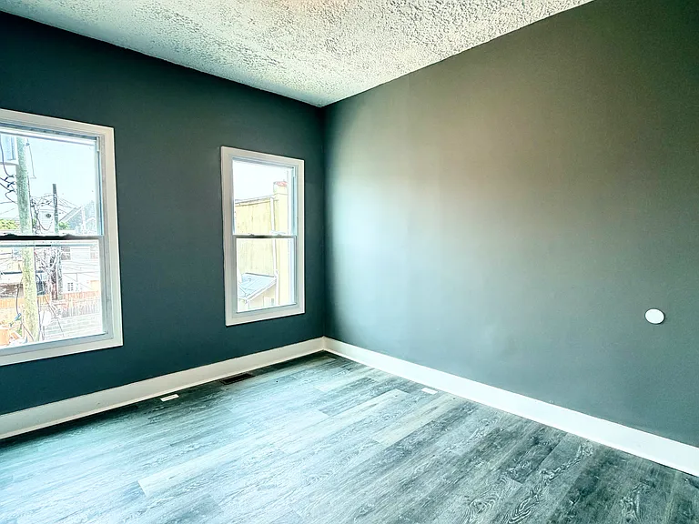 500 N Port St — Photo 9