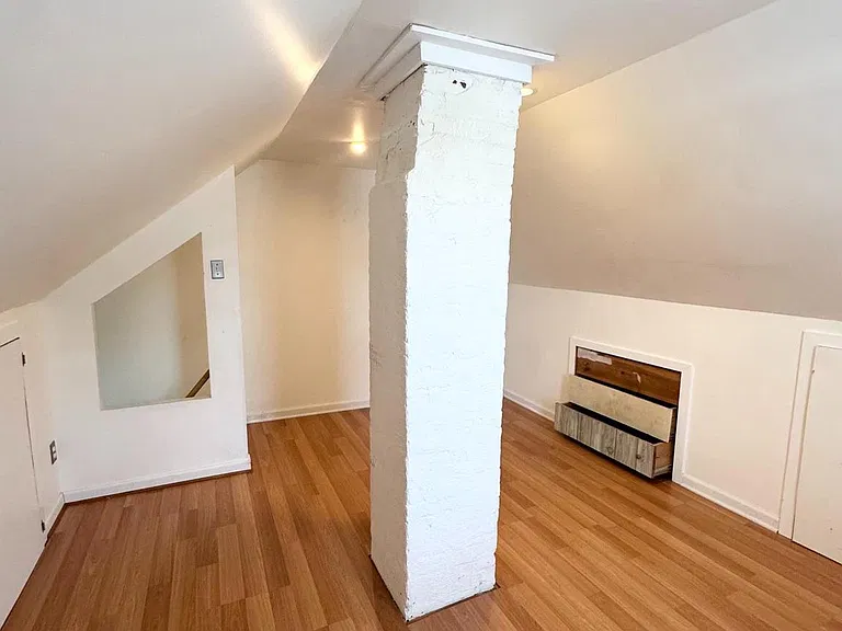 150 E Hartwell Ln — Photo 23