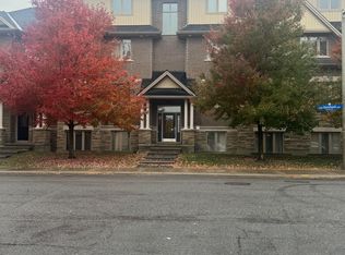 190 Hornchurch Ln #B, Ottawa, ON K2J 2T3